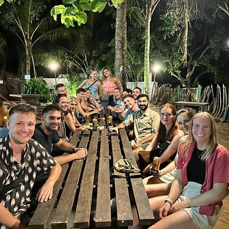 Hangover Hostels Аругам Бей Екстериор снимка