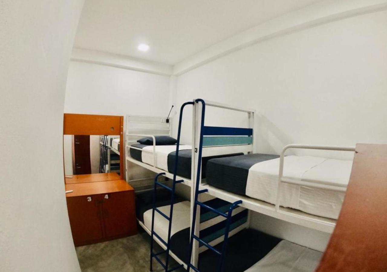 Hangover Hostels Аругам Бей Екстериор снимка