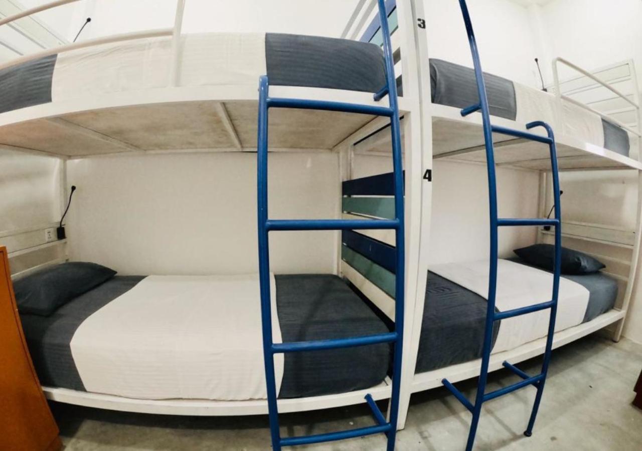 Hangover Hostels Аругам Бей Екстериор снимка