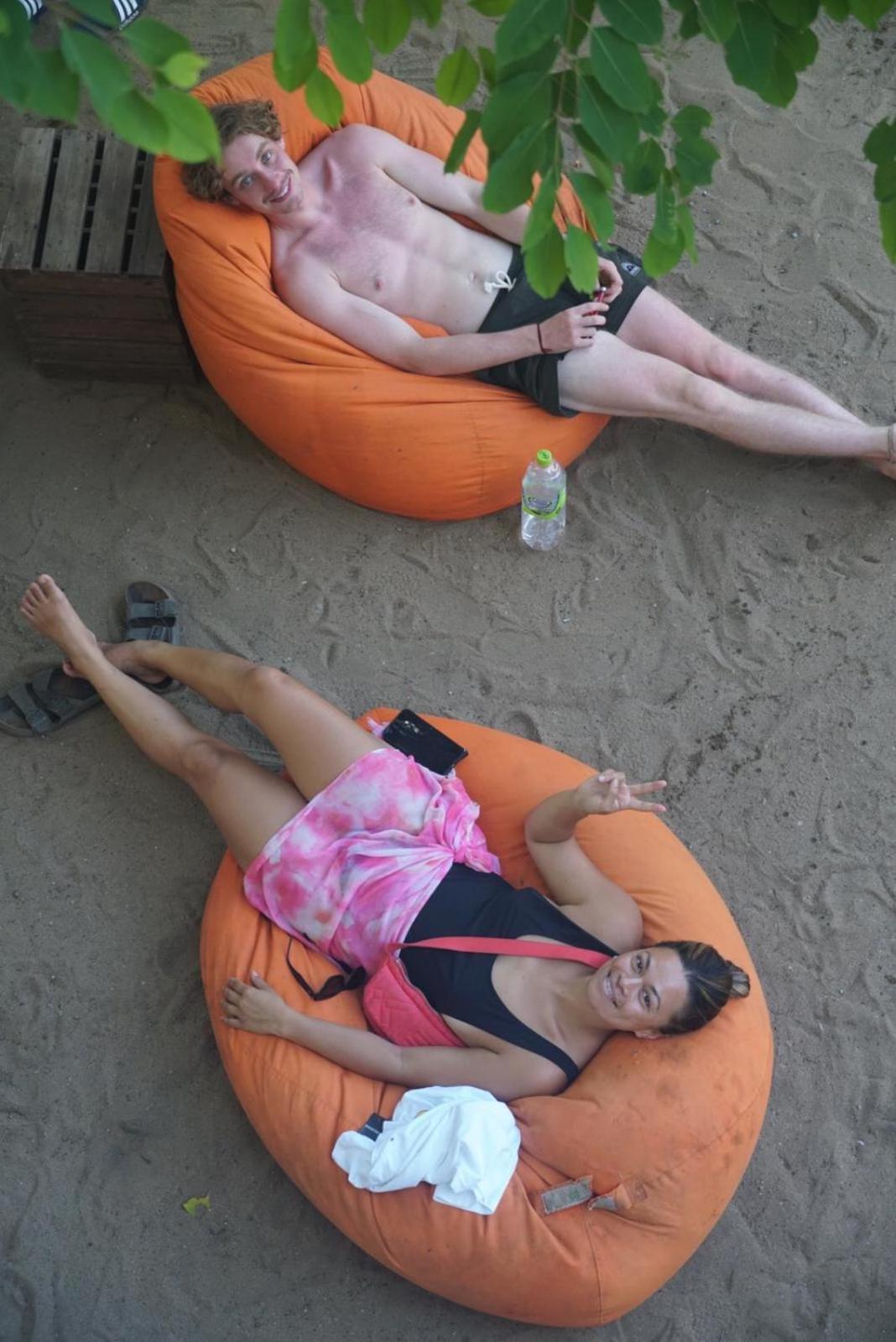 Hangover Hostels Аругам Бей Екстериор снимка